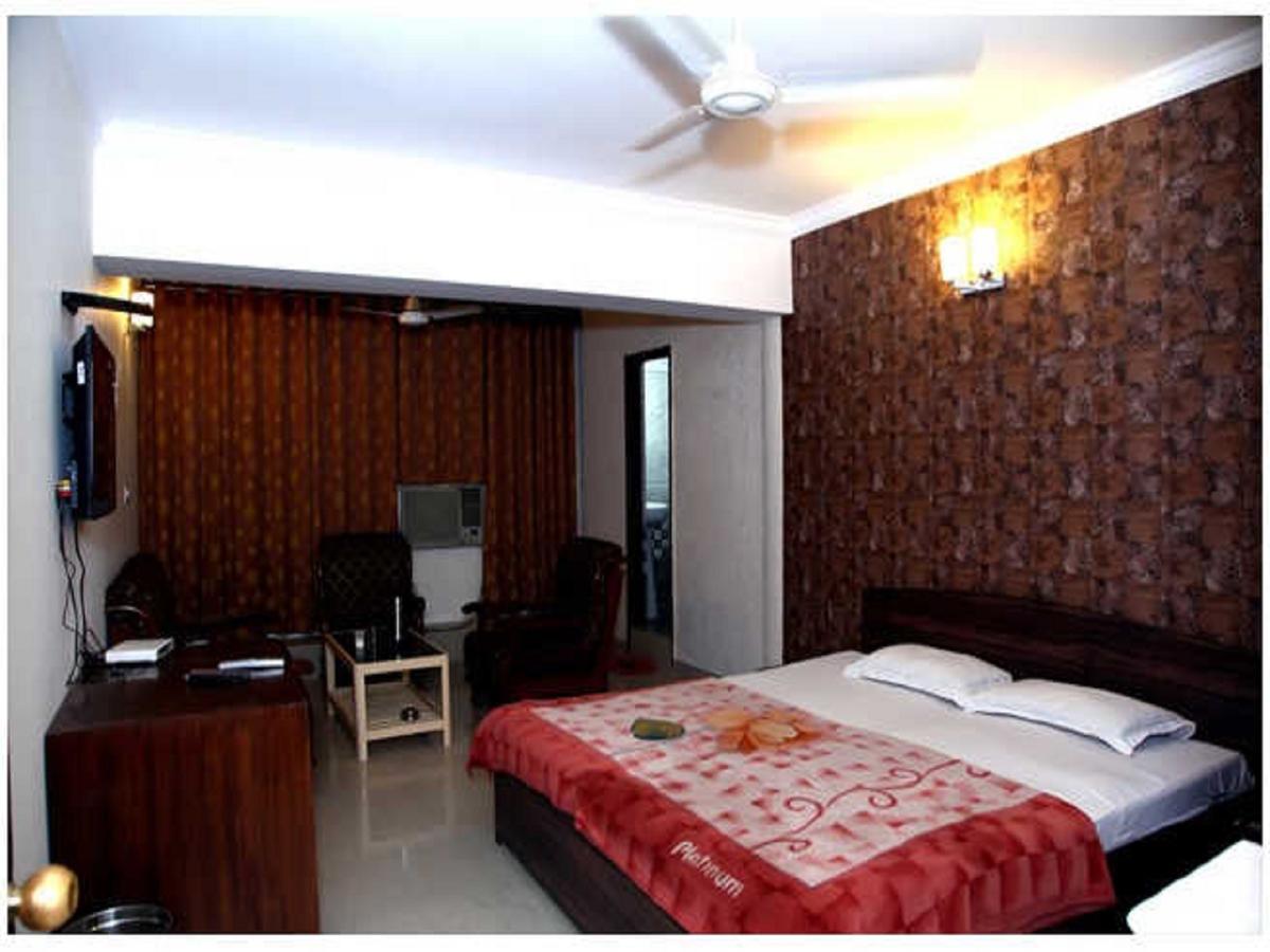 Hotel Haryana Chandīgarh Esterno foto